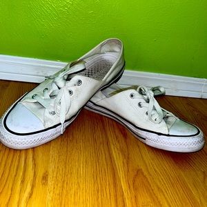 White converse low tops 🫶